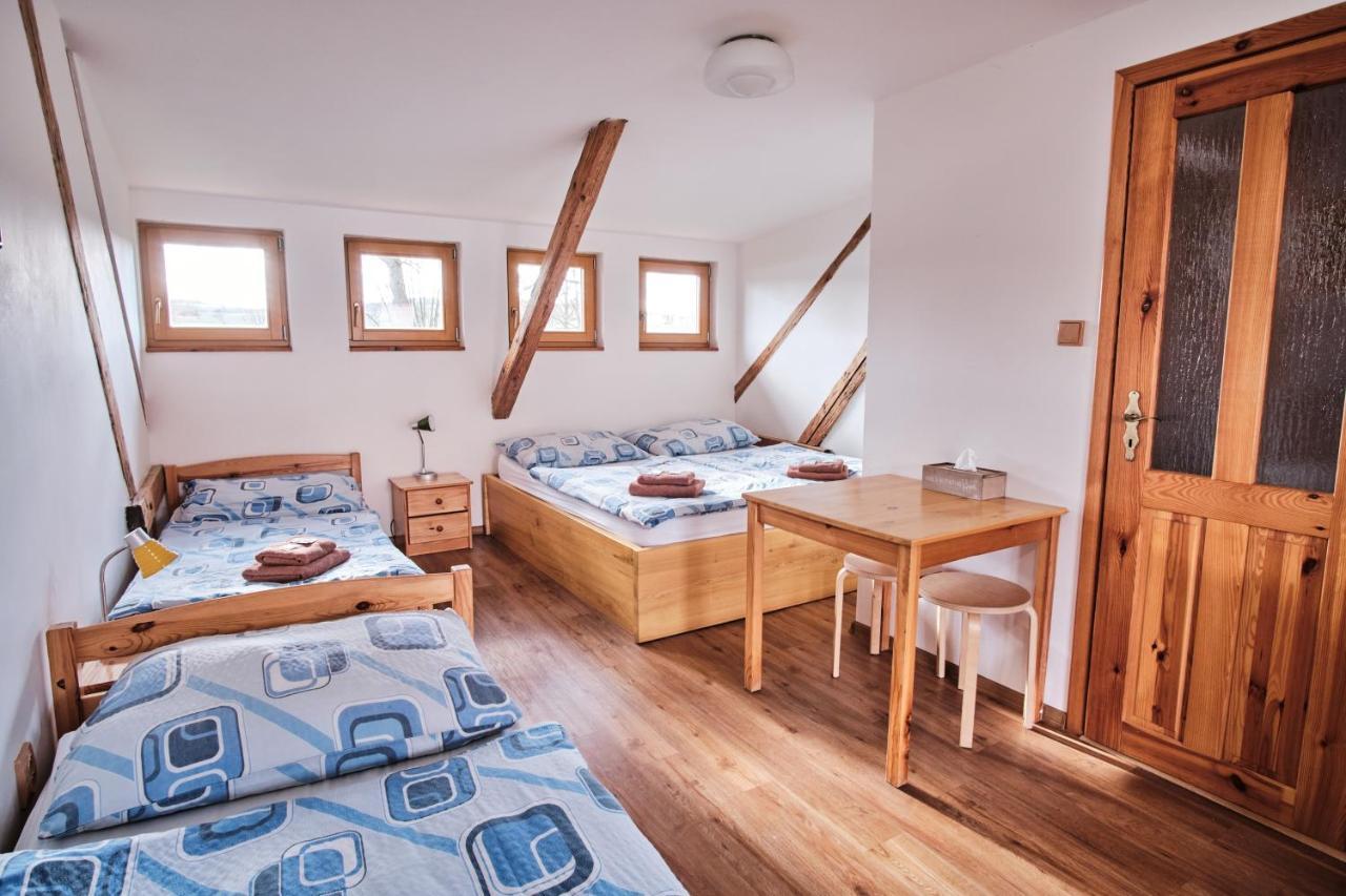 Strnadovsky Mlyn Hotell Jesenice  Exteriör bild