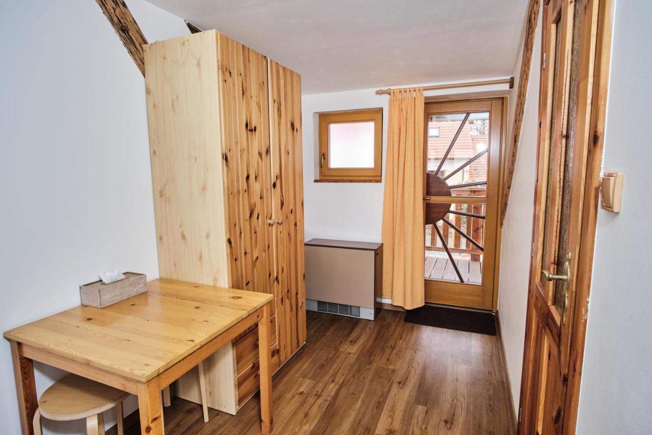 Strnadovsky Mlyn Hotell Jesenice  Exteriör bild
