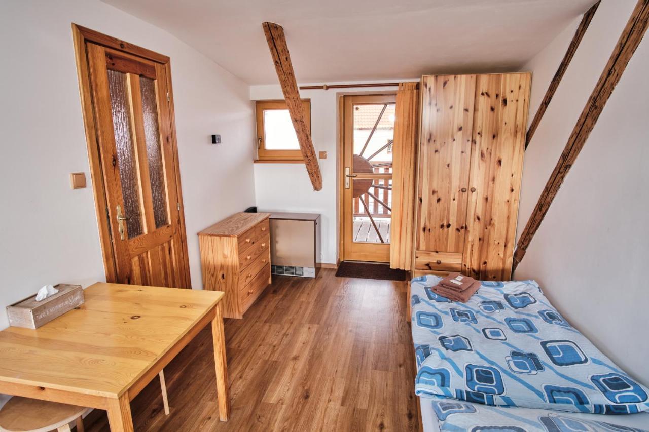 Strnadovsky Mlyn Hotell Jesenice  Exteriör bild