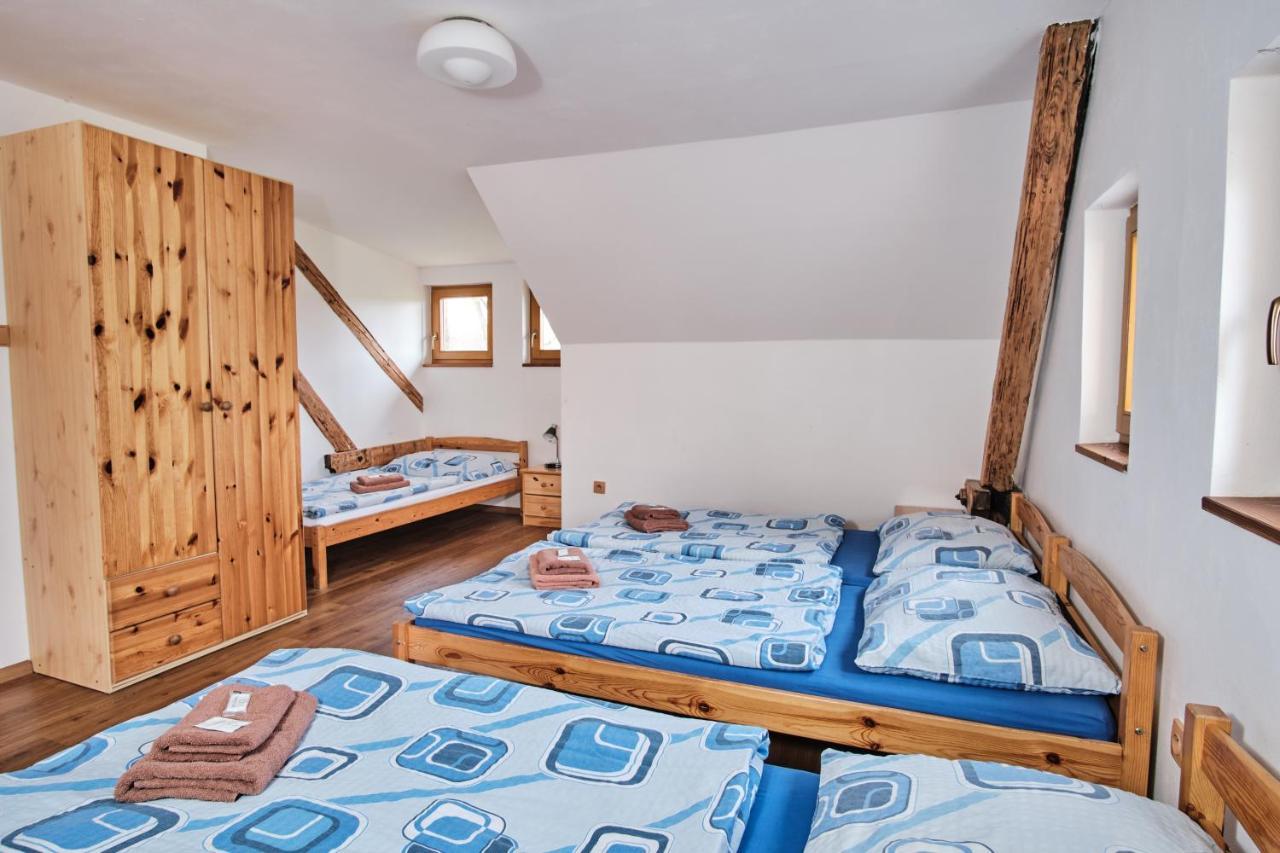 Strnadovsky Mlyn Hotell Jesenice  Exteriör bild