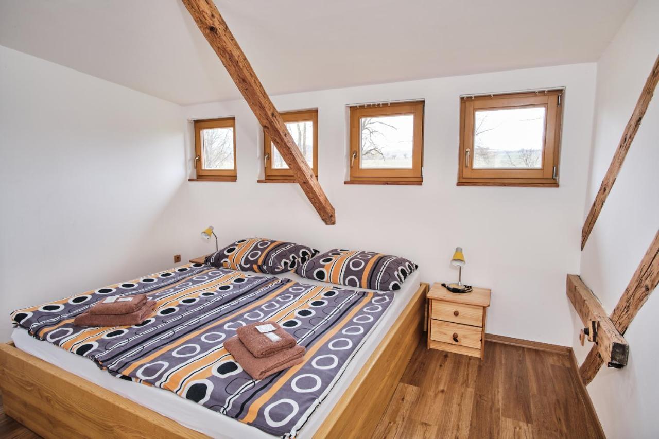 Strnadovsky Mlyn Hotell Jesenice  Exteriör bild