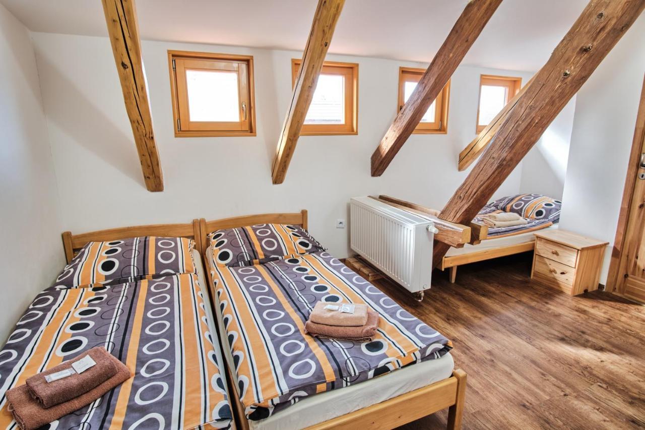 Strnadovsky Mlyn Hotell Jesenice  Exteriör bild