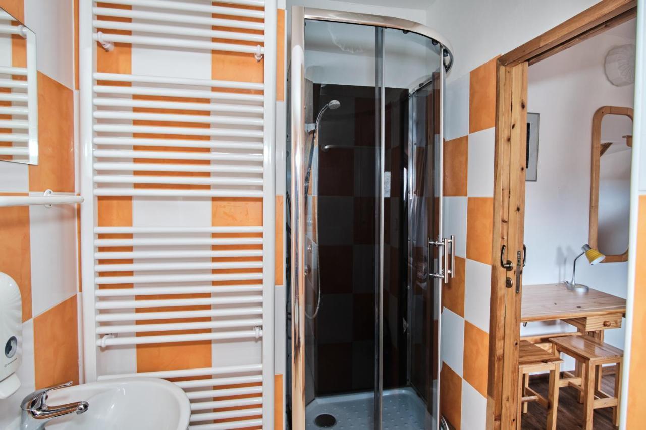 Strnadovsky Mlyn Hotell Jesenice  Exteriör bild